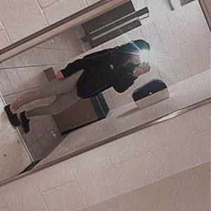 Meet your Posher, Alexis